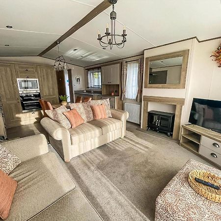 Stunning 8 Berth Caravan With Decking At Kessingland Beach Ref 90017D Benacre Luaran gambar