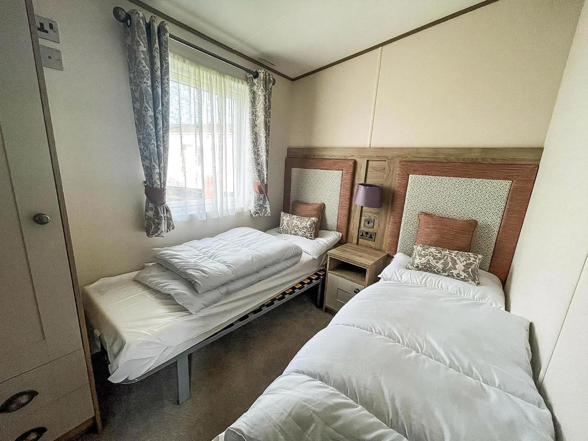Stunning 8 Berth Caravan With Decking At Kessingland Beach Ref 90017D Benacre Luaran gambar